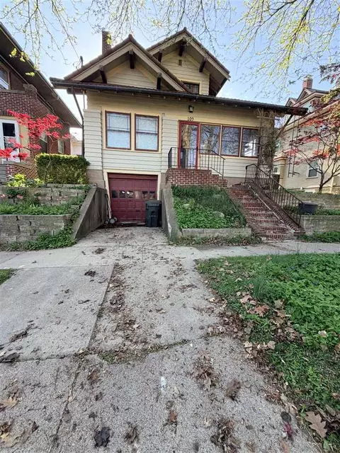 109 N Van Buren St, Iowa City, IA 52245