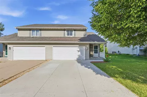 1425 Kodiak Ct, Coralville, IA 52241