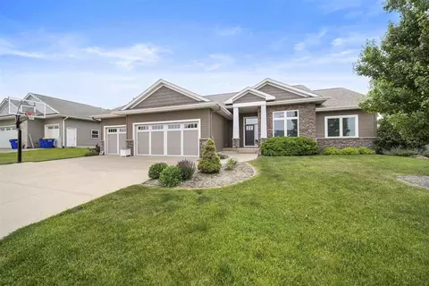 617 Majestic Oak Rdg, Solon, IA 52333