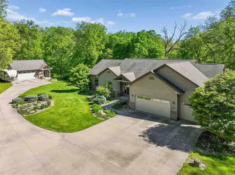 3057 Sandy Beach Rd NE, Swisher, IA 52338