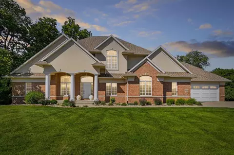 2804 NW Deer Valley Dr, Swisher, IA 52338