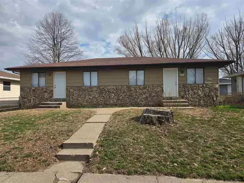 710712 W 61st St, Davenport, IA 52806