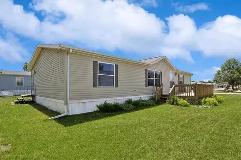 171 Golfview Ct, North Liberty, IA 52317