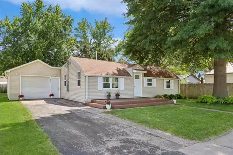 404 Grand Ave, Nichols, IA 52766