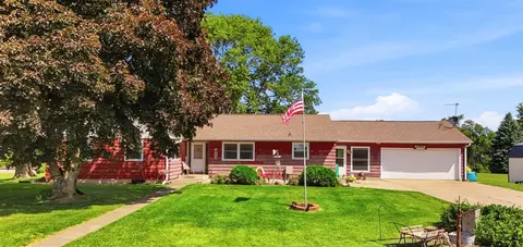 2121 Hwy 6 Trl, Marengo, IA 52301