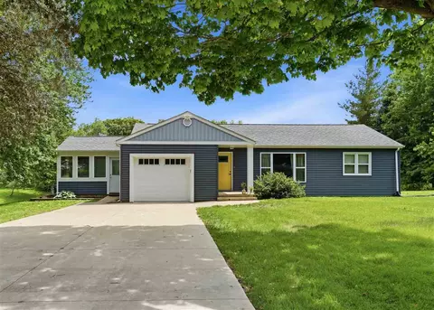720 Lisbon Rd NE, Mount Vernon, IA 52314
