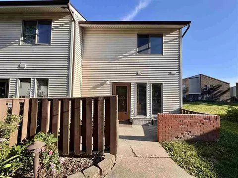 480 Samoa Dr, Iowa City, IA 52246
