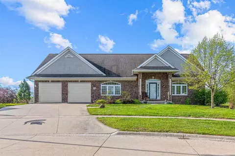 715 Willow Ct, Solon, IA 52333