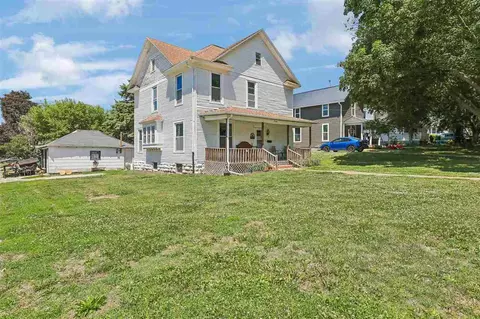 739 S Iowa Ave, Washington, IA 52353