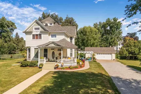 109 W 6th St, Wilton, IA 52778