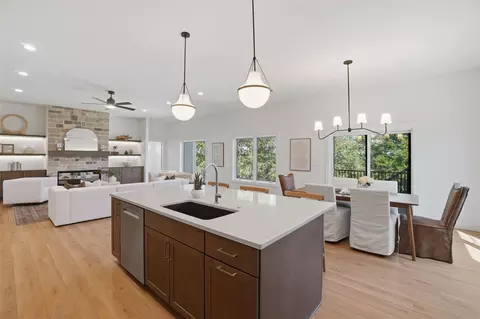 Kitchen - 802 Crestview Dr, Solon, IA 52333 photo 3 of 4