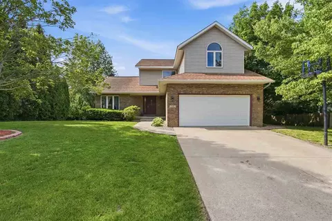 1935 Flanigan Ct, Iowa City, IA 52246
