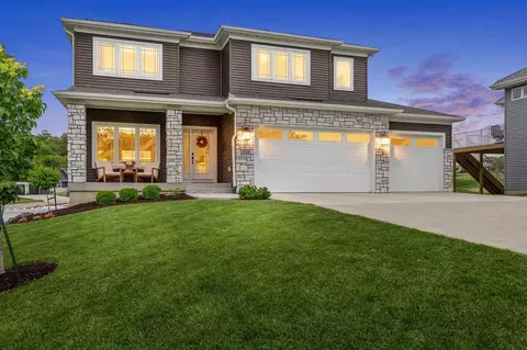 1244 Kona Cir, Coralville, IA 52241