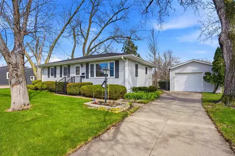 1920 Burch Ave NW, Cedar Rapids, IA 52405