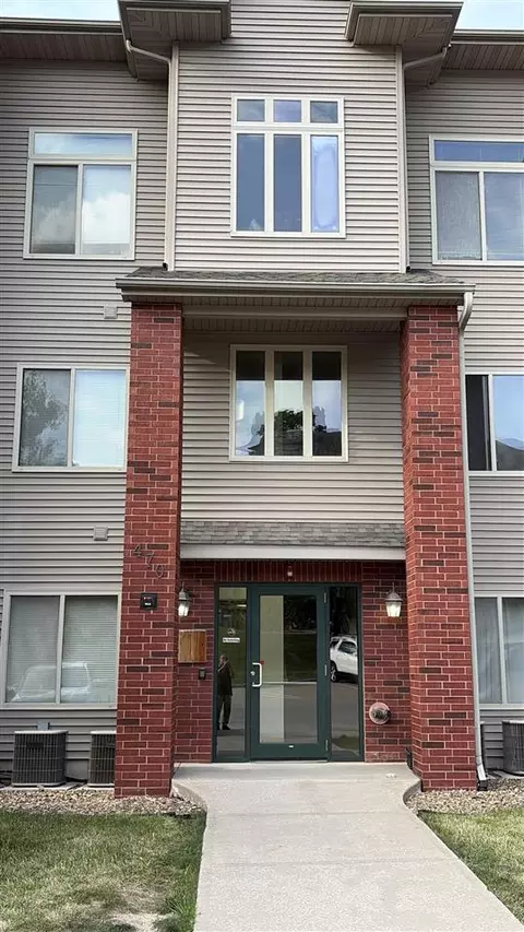 470 N 1st Ave, Iowa City, IA 52245
