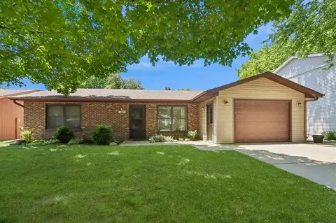 1821 Sterling Ct, Iowa City, IA 52240