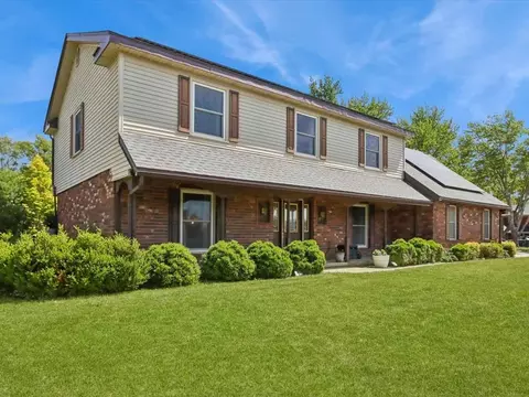 5 Olde Hickory Rd, Coralville, IA 52241