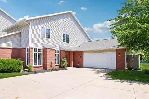 42 Pentire Cir, Iowa City, IA 52245