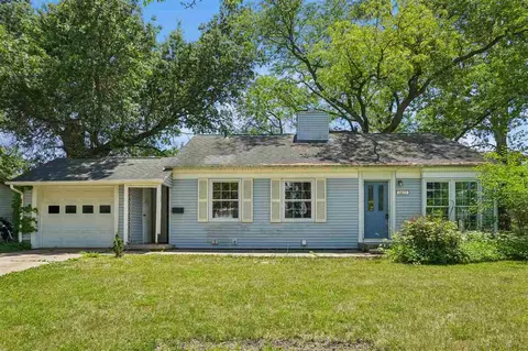 2415 Wayne Ave, Iowa City, IA 52240