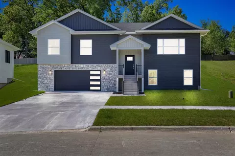 706 Silver Ln, Iowa City, IA 52245