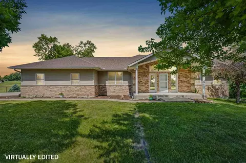 1253 Hillview Ct NE, Swisher, IA 52338
