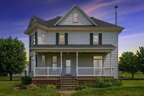 2468224638 15th St, Lisbon, IA 52253