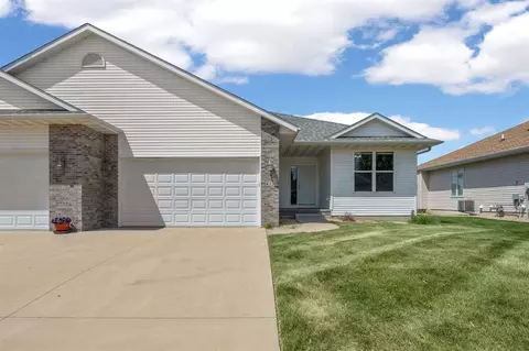 812 Dorchester Pl NE, Cedar Rapids, IA 52402