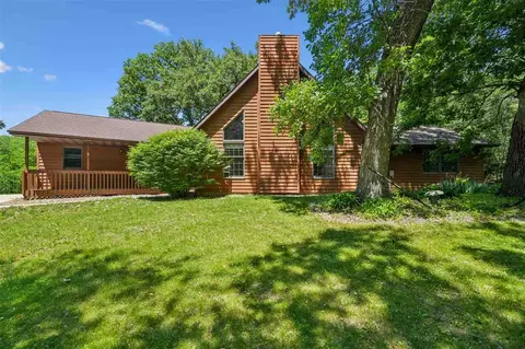 4084 Crest View Dr, Solon, IA 52333