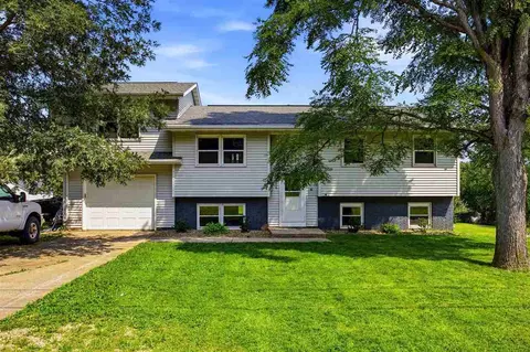 3272 Coral Ave NE, Solon, IA 52333