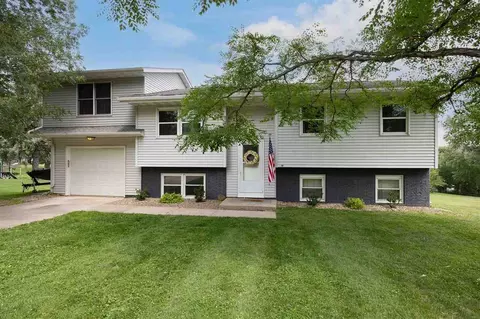 3272 Coral Ave NE, Solon, IA 52333