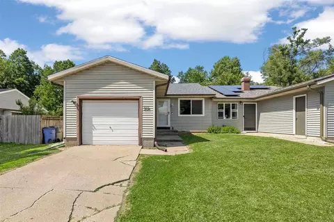 2526 Ellis View Ct NW, Cedar Rapids, IA 52405