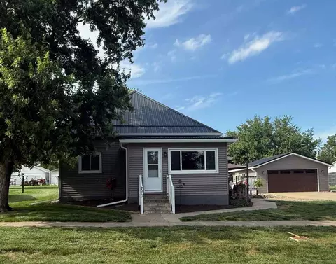 710 W Skillman St, Sigourney, IA 52591