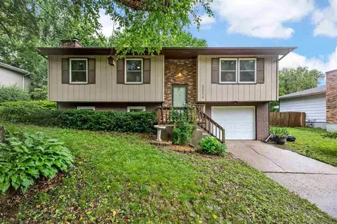 2238 Russell Dr, Iowa City, IA 52240