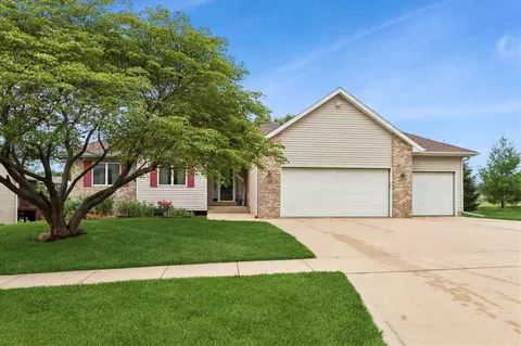 228 Scott Dr, West Branch, IA 52358