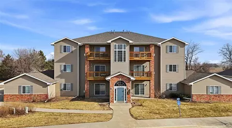 2824 Triple Crown Ln, Iowa City, IA 52240