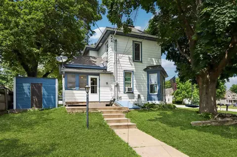 Exterior - 180 E 3rd St, Riverside, IA 52327 photo 2 of 6