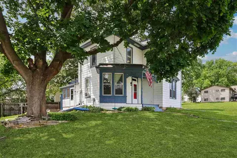 180 E 3rd, Riverside, IA 52327