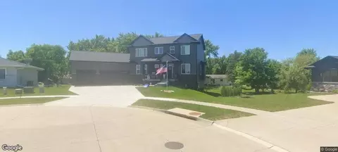 704 Marie Ct, Solon, IA 52333