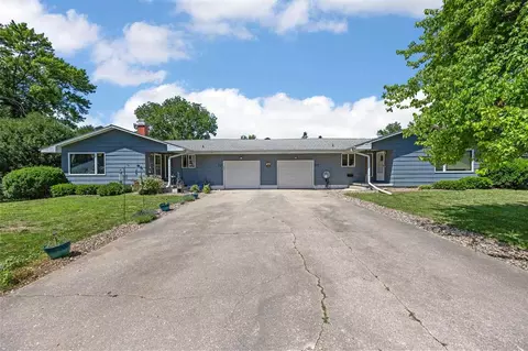 207 E 209 E Adams St, New London, IA 52645