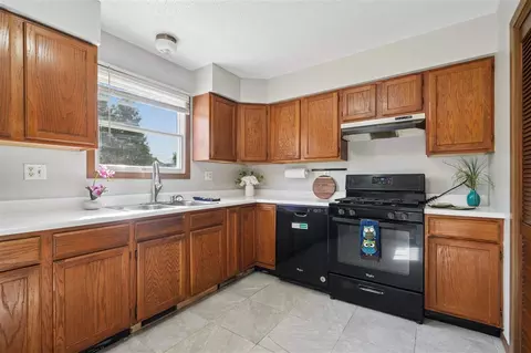 Kitchen - 1510 North Dr, Ely, IA 52227 photo 2 of 2