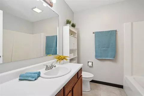 Bath - 1510 North Dr, Ely, IA 52227 photo 2 of 3