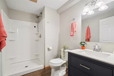 Bath - 1510 North Dr, Ely, IA 52227 photo 3 of 3