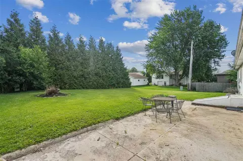 Exterior - 1510 North Dr, Ely, IA 52227 photo 2 of 4