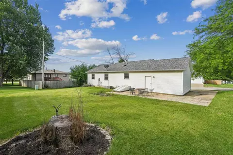 Exterior - 1510 North Dr, Ely, IA 52227 photo 3 of 4