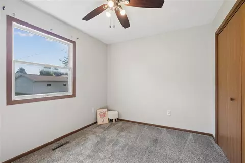 Bedroom - 1510 North Dr, Ely, IA 52227 photo 3 of 6
