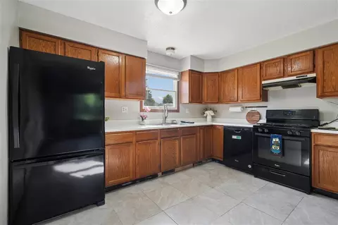 Kitchen - 1510 North Dr, Ely, IA 52227 photo 1 of 2