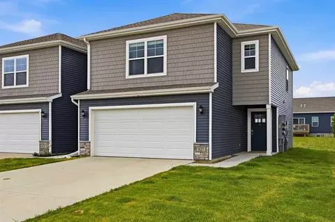 827 Oak Dr, Palo, IA 52324