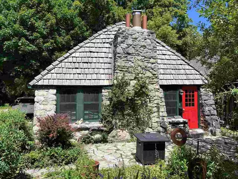 1322 Muscatine Ave, Iowa City, IA 52240