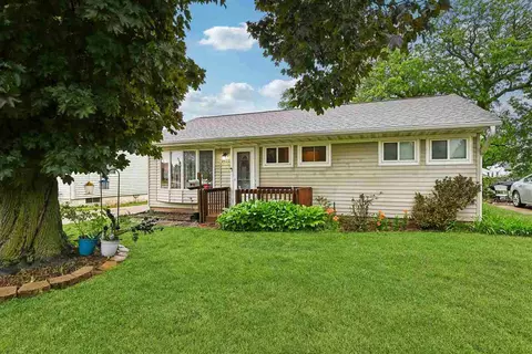 2430 3rd Ave, Marion, IA 52302