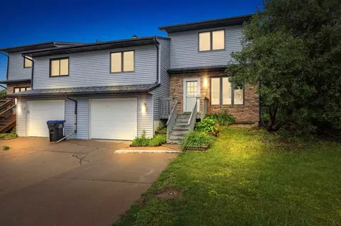 4 S Ridge Ct, Coralville, IA 52241